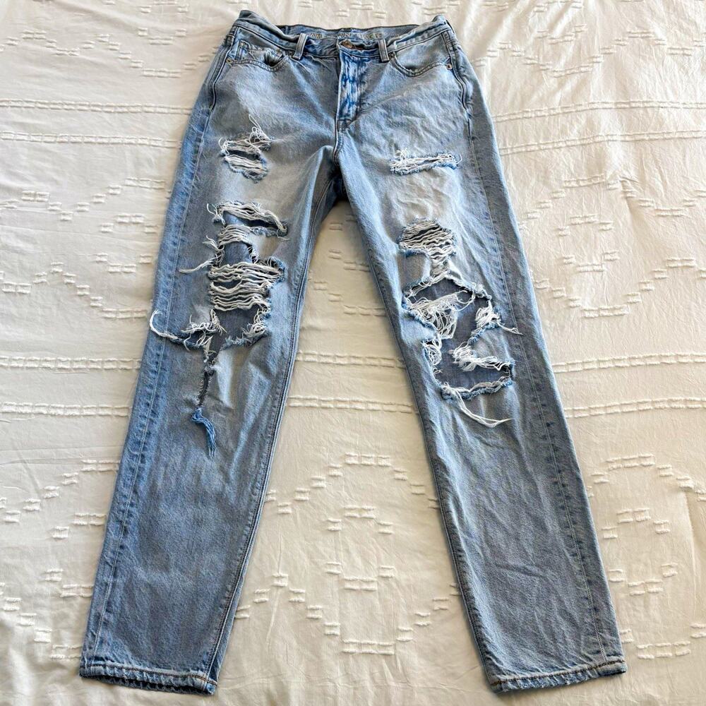 American Eagle AE Mom Jeans Sz 2 Distressed Ripped Light Wash Y2K Grunge